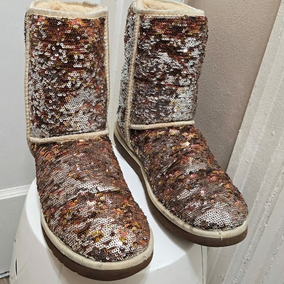 Ugg Classic Short Sparkles Sequined Brown Silver Furlined Boot Women's Size 9🌴 - Picture 2 of 8